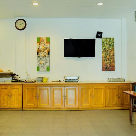 Townhouse Oak Palembang Near Jembatan Ampera Formerly Azzura Hotel Palimbão Exterior foto