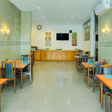 Townhouse Oak Palembang Near Jembatan Ampera Formerly Azzura Hotel Palimbão Exterior foto