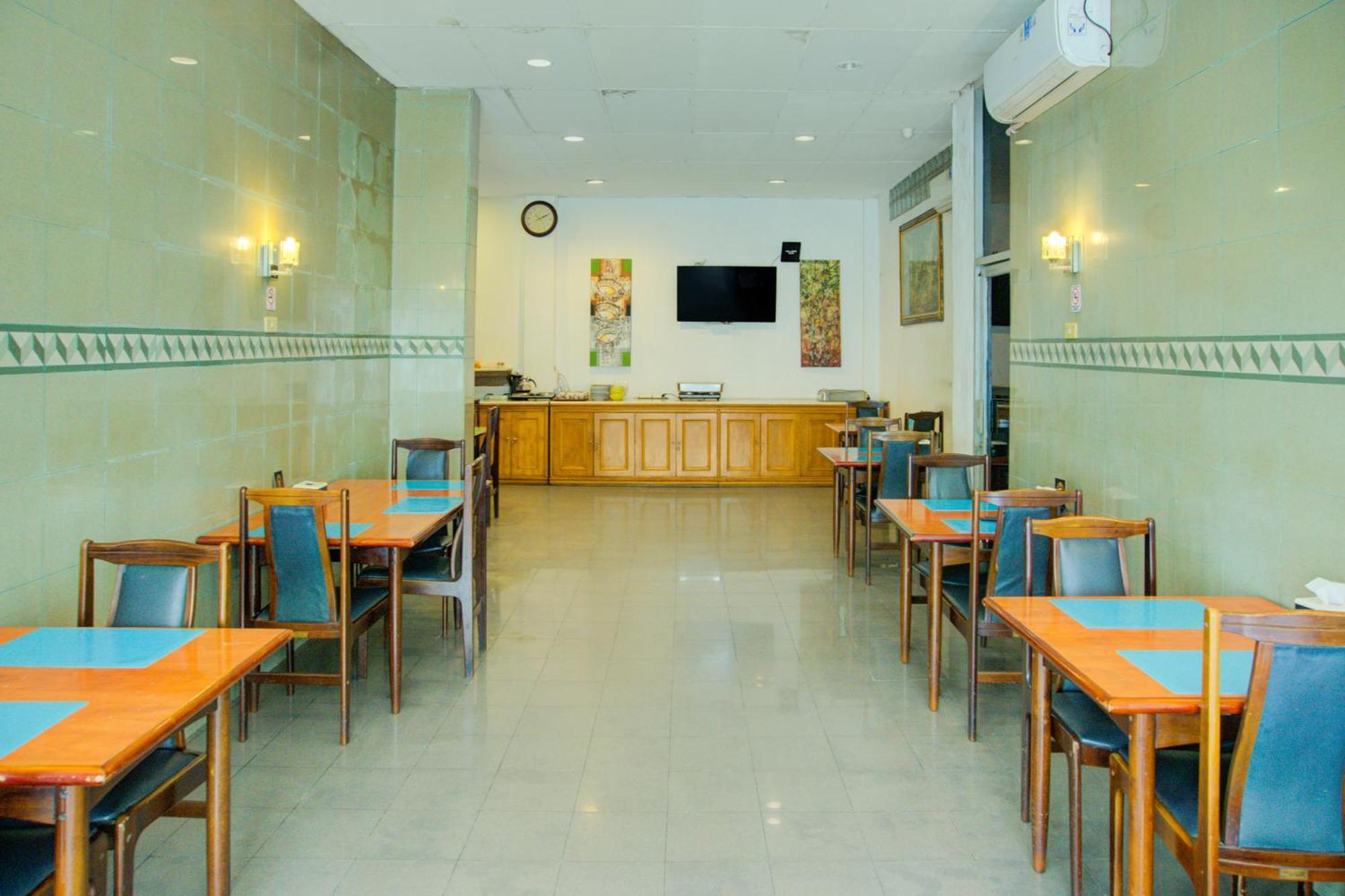 Townhouse Oak Palembang Near Jembatan Ampera Formerly Azzura Hotel Palimbão Exterior foto