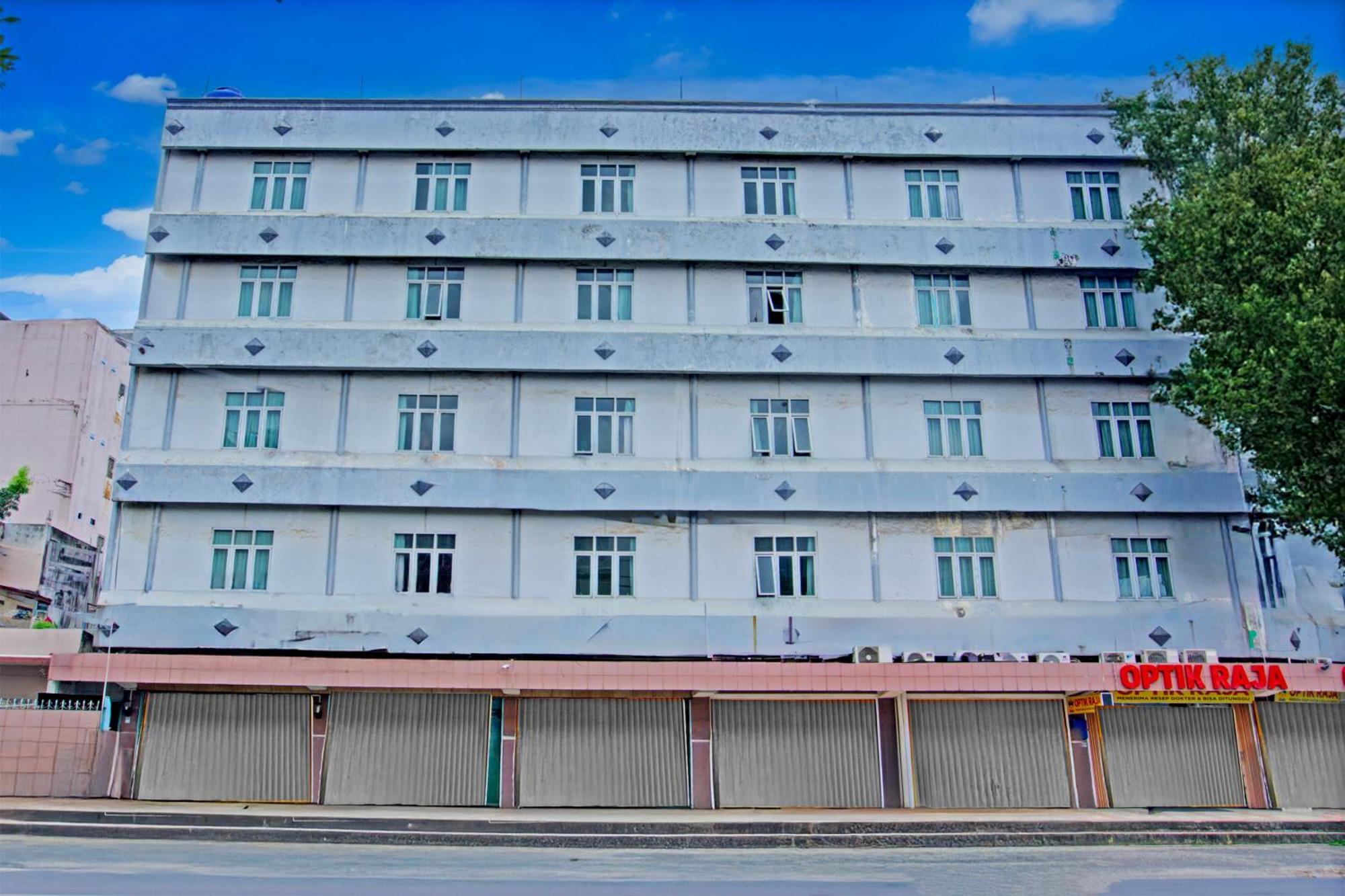 Townhouse Oak Palembang Near Jembatan Ampera Formerly Azzura Hotel Palimbão Exterior foto