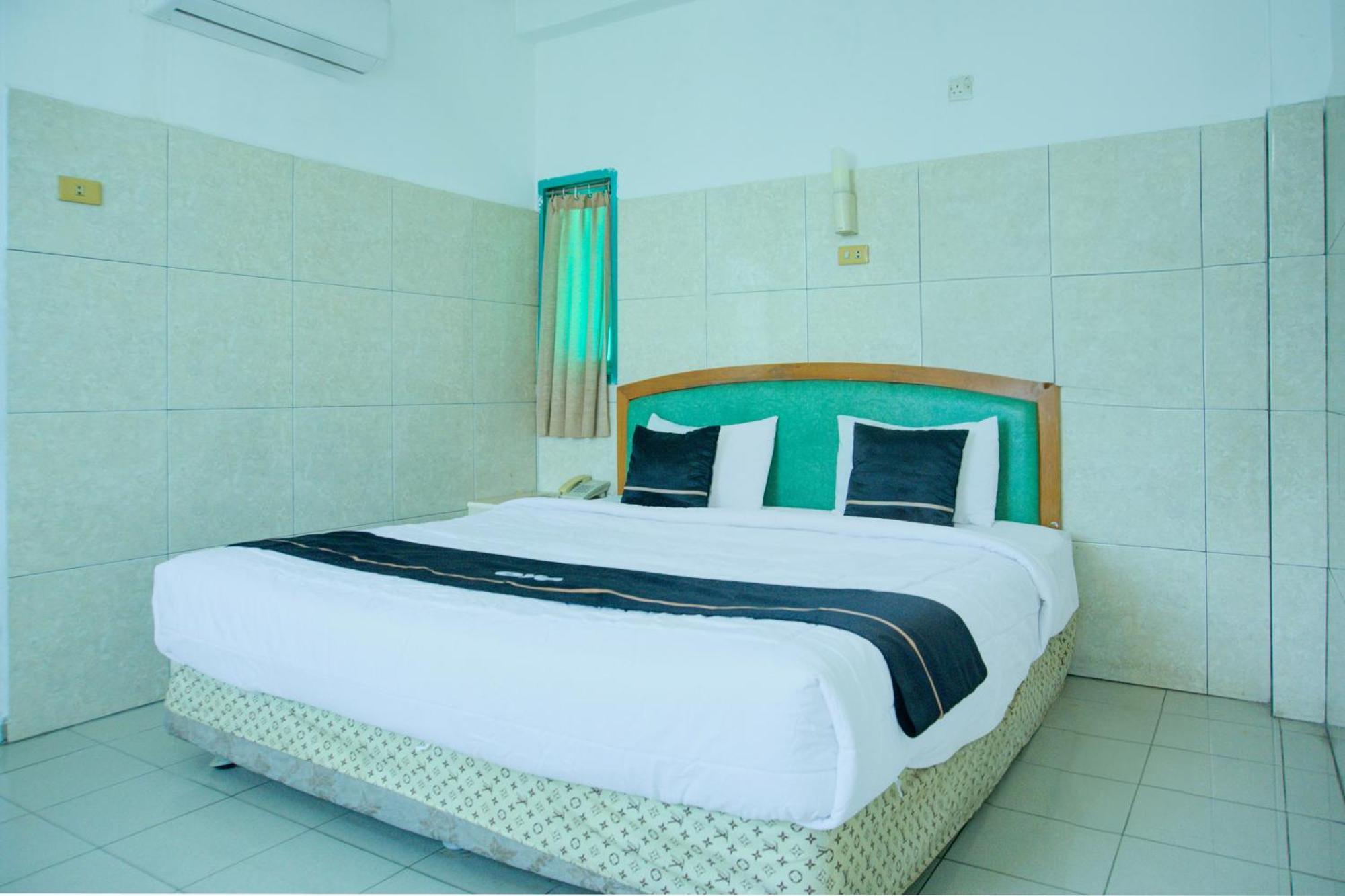 Townhouse Oak Palembang Near Jembatan Ampera Formerly Azzura Hotel Palimbão Exterior foto