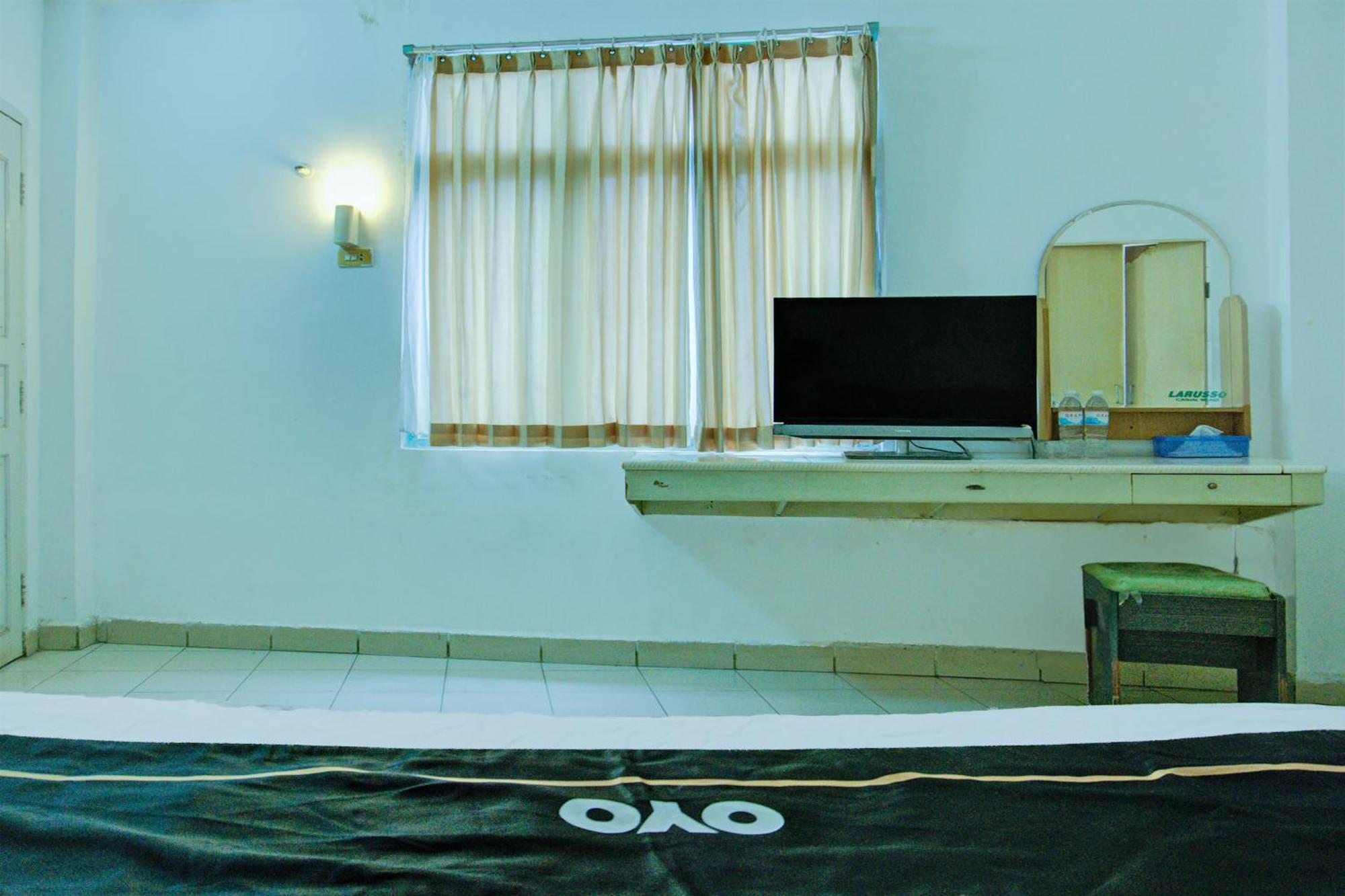 Townhouse Oak Palembang Near Jembatan Ampera Formerly Azzura Hotel Palimbão Exterior foto