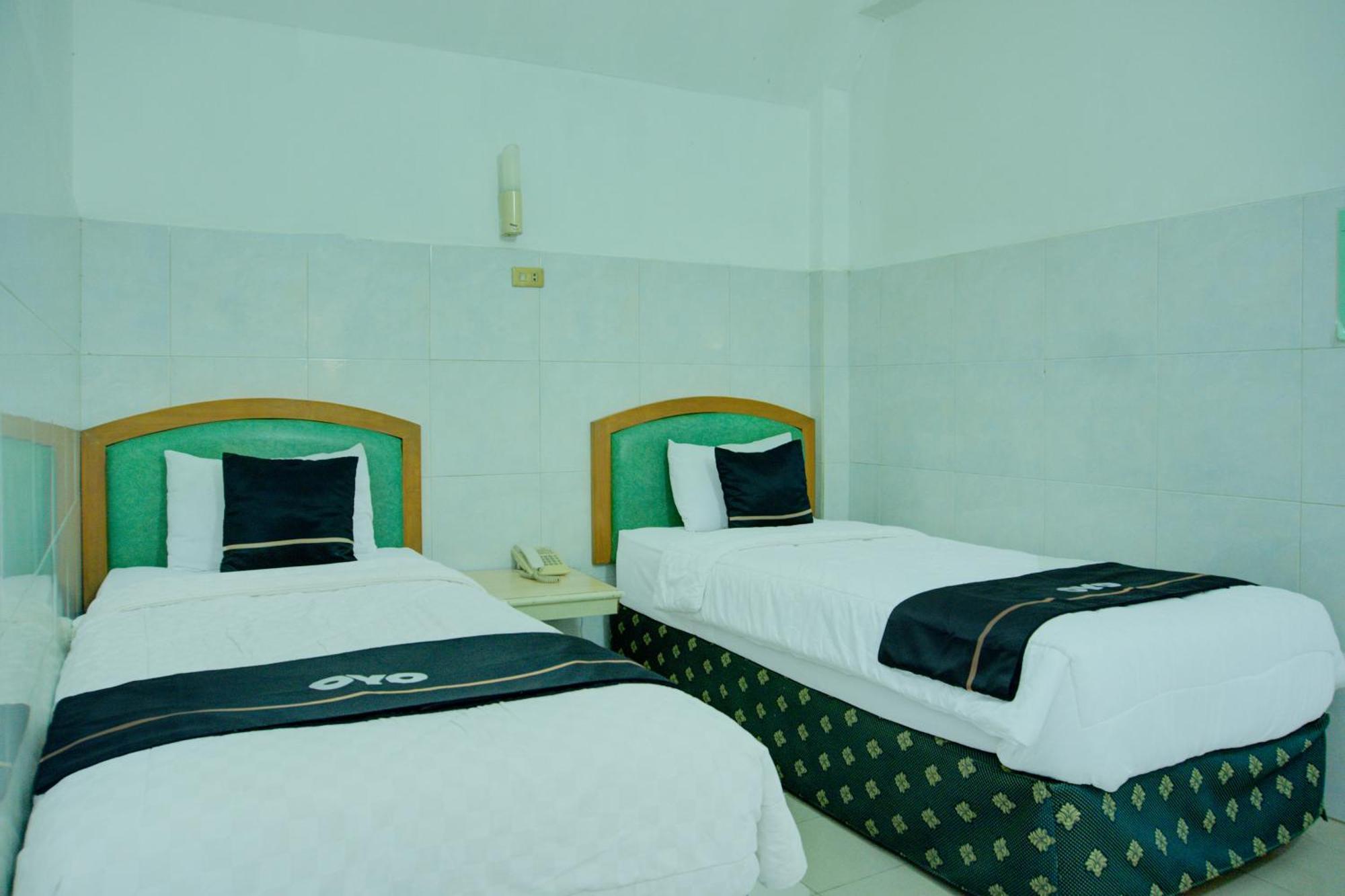 Townhouse Oak Palembang Near Jembatan Ampera Formerly Azzura Hotel Palimbão Exterior foto
