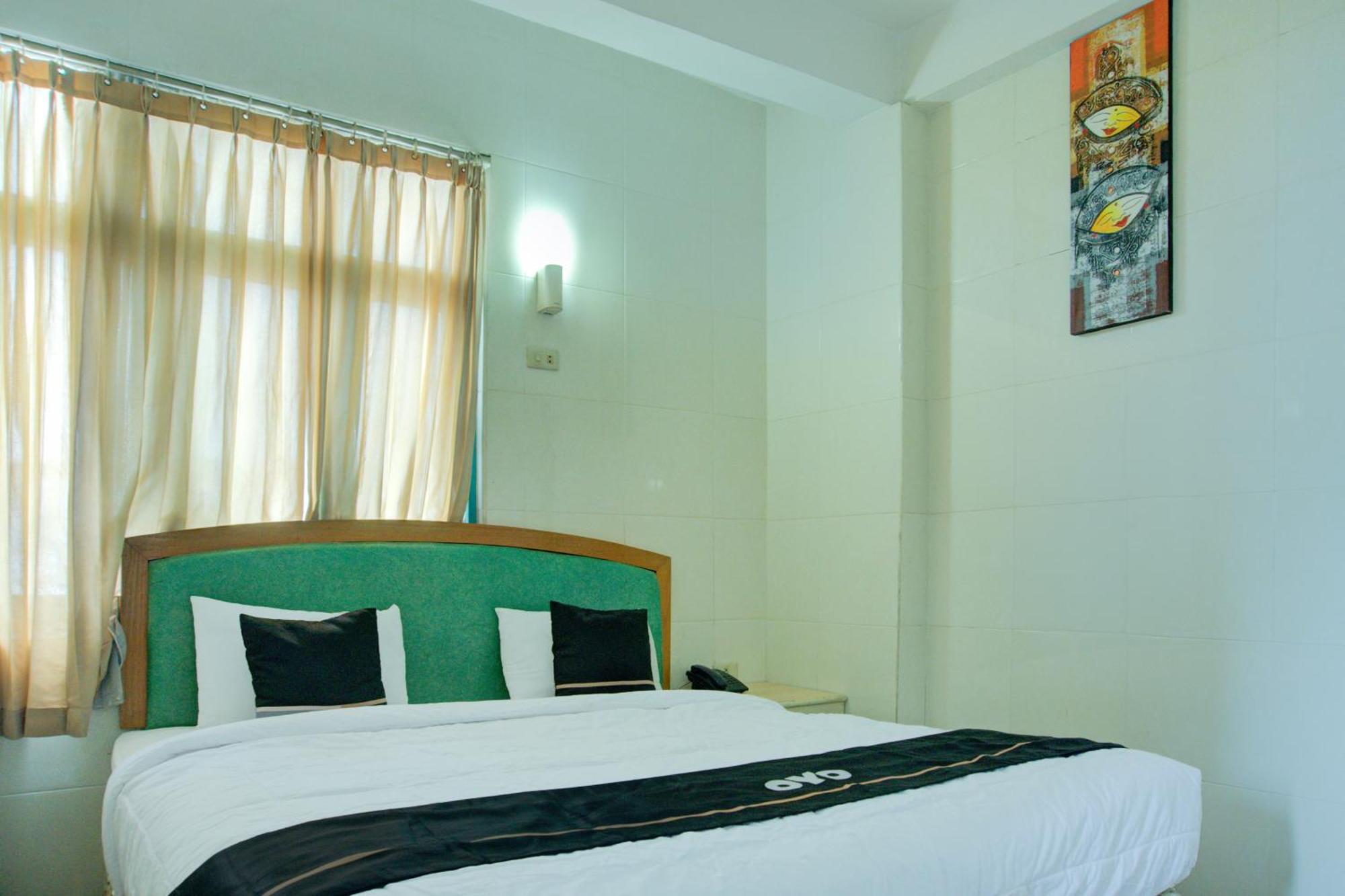 Townhouse Oak Palembang Near Jembatan Ampera Formerly Azzura Hotel Palimbão Exterior foto