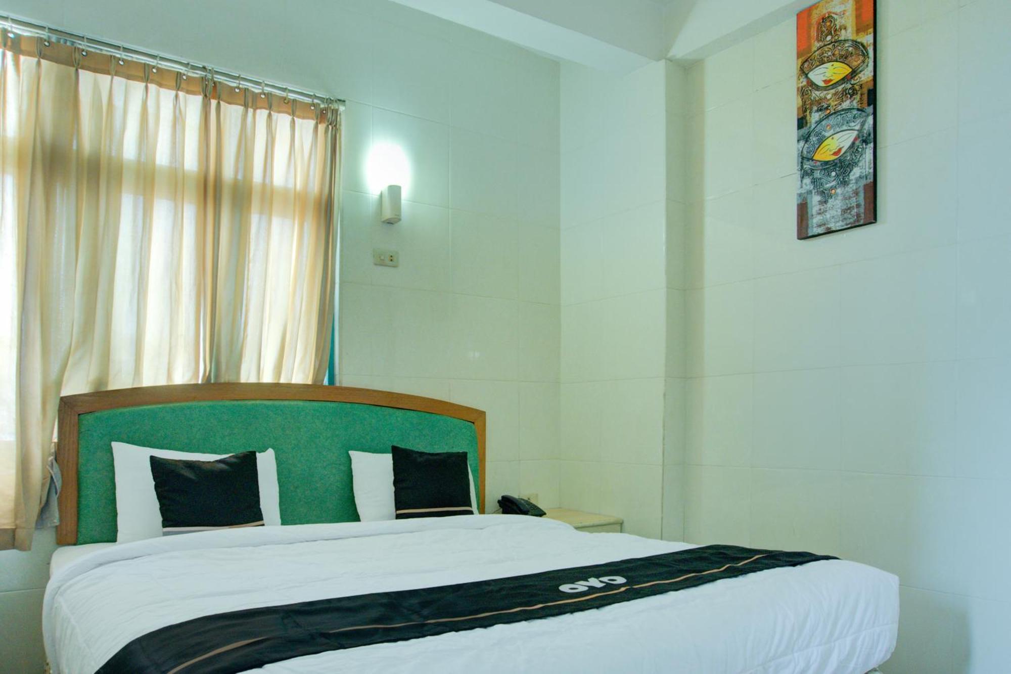 Townhouse Oak Palembang Near Jembatan Ampera Formerly Azzura Hotel Palimbão Exterior foto