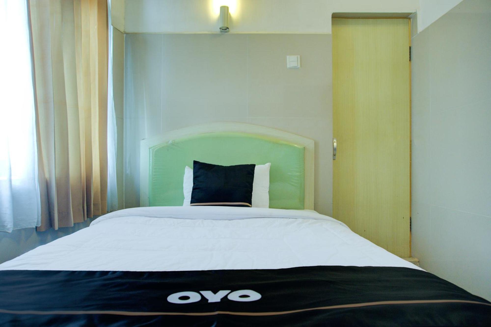 Townhouse Oak Palembang Near Jembatan Ampera Formerly Azzura Hotel Palimbão Exterior foto